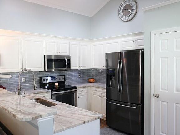 5th image of 4801 Cherry Blossom Dr