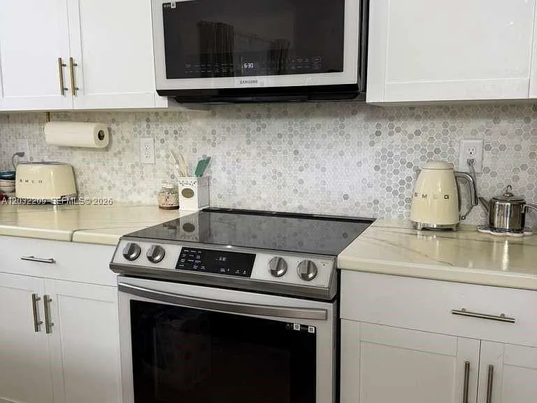 20731 NE 7th Pl #20731 — Photo 5