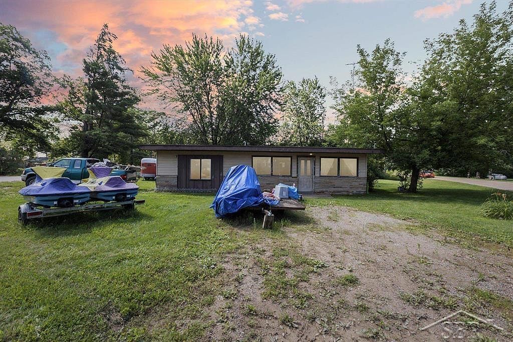 4042 S Oak Dr, Beaverton, MI 48612 | Zillow