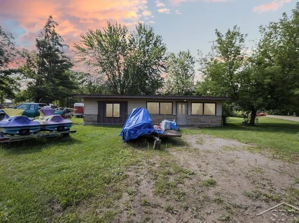 4042 S Oak Dr, Beaverton, MI 48612