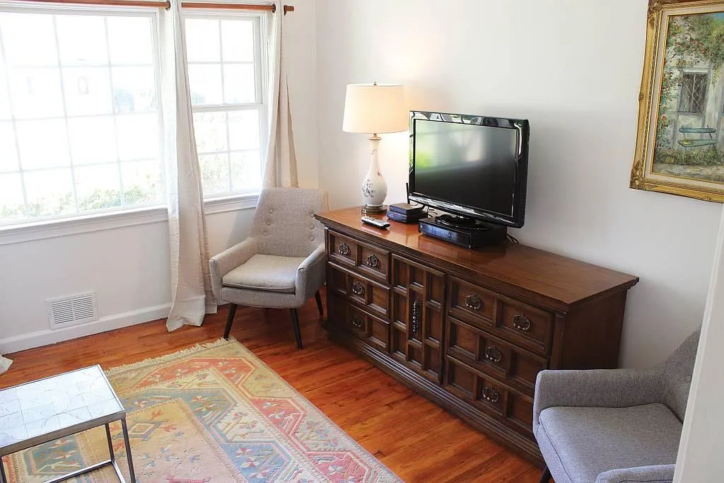 2 bed, 1200 sqft, $1,050 — Photo 4