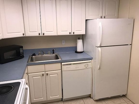 5th image of 230 Columbia Dr APT 210
