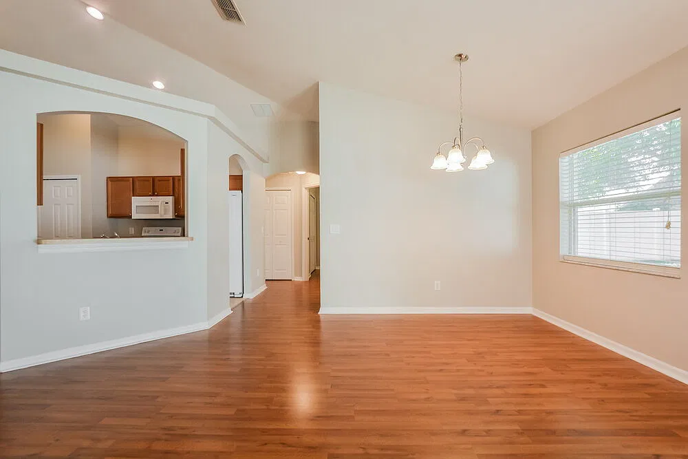 3 bed, 2.0 bath, 1368 sqft, $2,210 — Photo 3