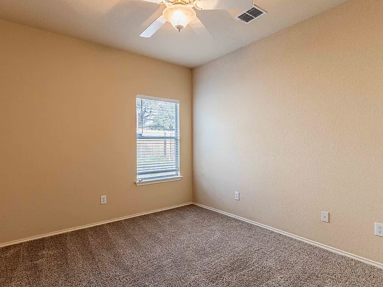 906 Ashbury Blf — Photo 29