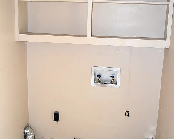 2105 Hobson Ct — Photo 13