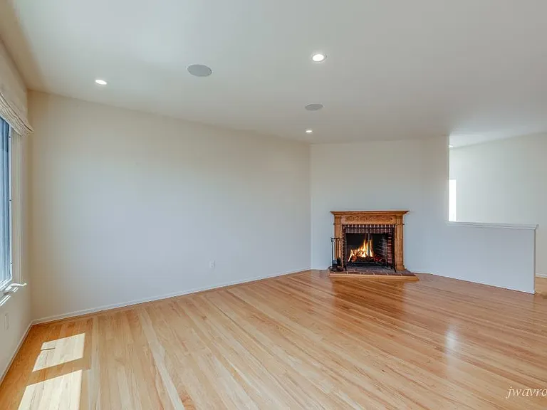 172 Burlwood Dr — Photo 5