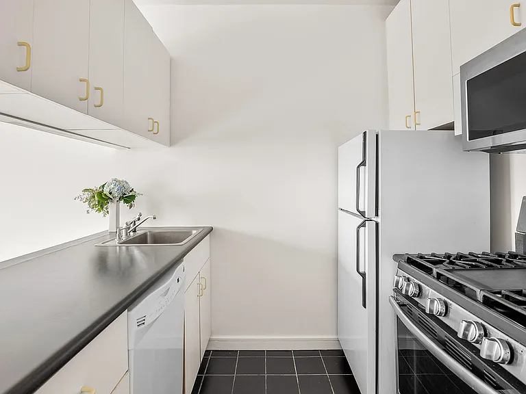 360 E 88th St #10A — Photo 5