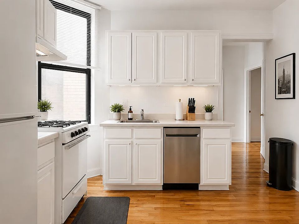 1st image of 208 E 7th St #5F