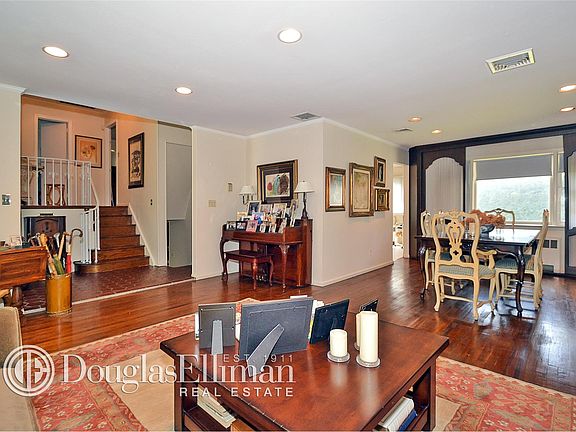 5th image of 833 Edgewood Dr