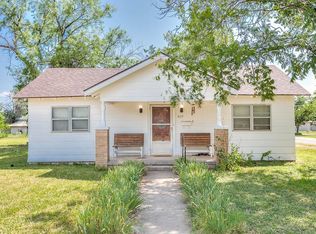 609 N 10th St, Ballinger, TX 76821