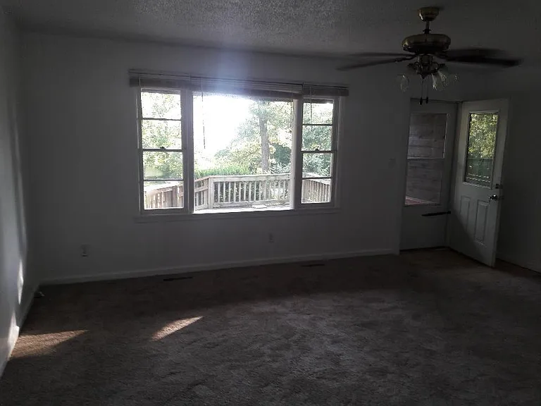 324 Montgomery Dr — Photo 10