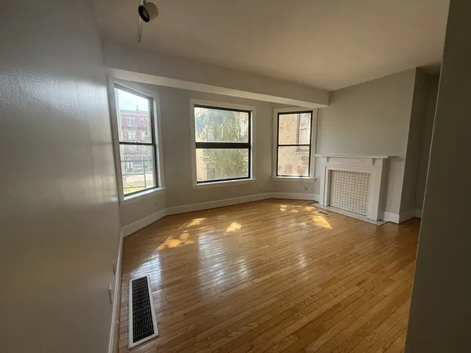 211 W 9th St #2