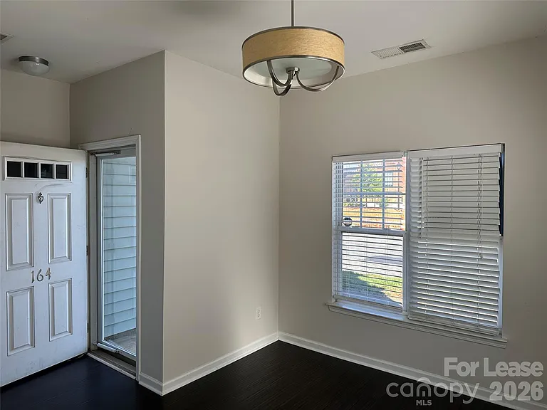 164 Parkwood Ave — Photo 7