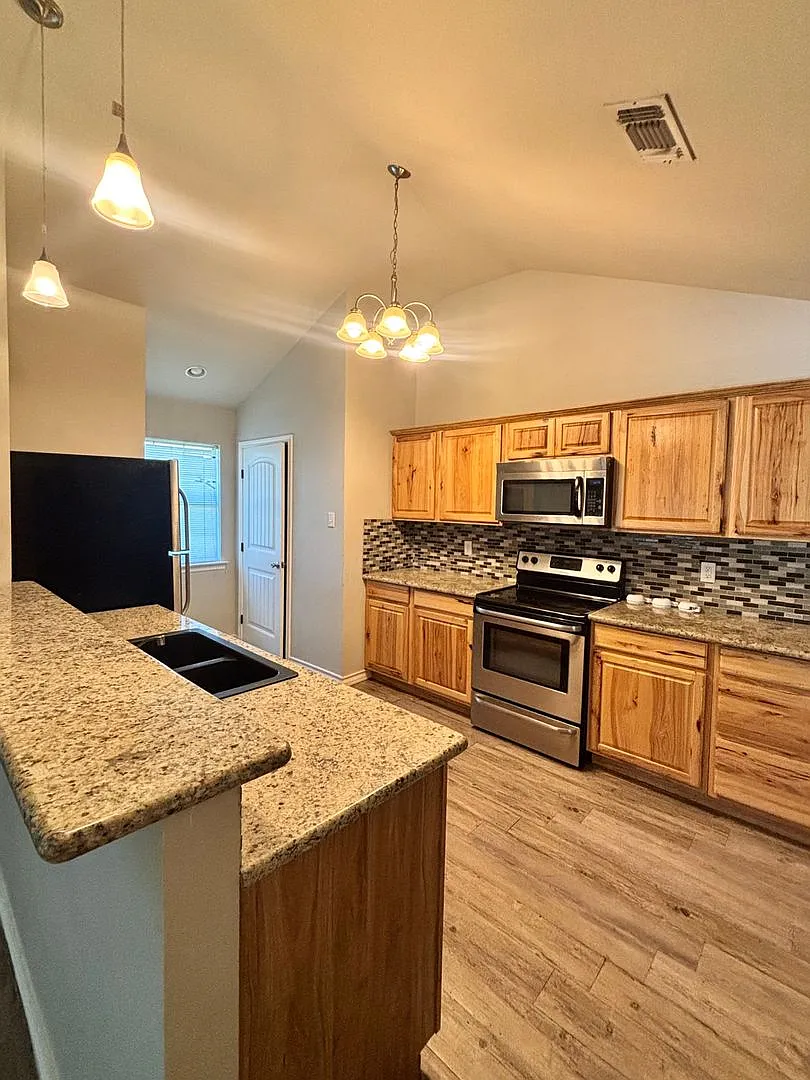 Now Available | Updated 4-Bedroom Home + Walking Distance To Asu Campus! — Photo 3