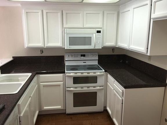 4th image of 7466 Oxford Cir