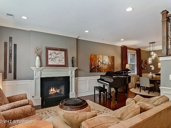 3rd image of 850 W Aldine Ave #3