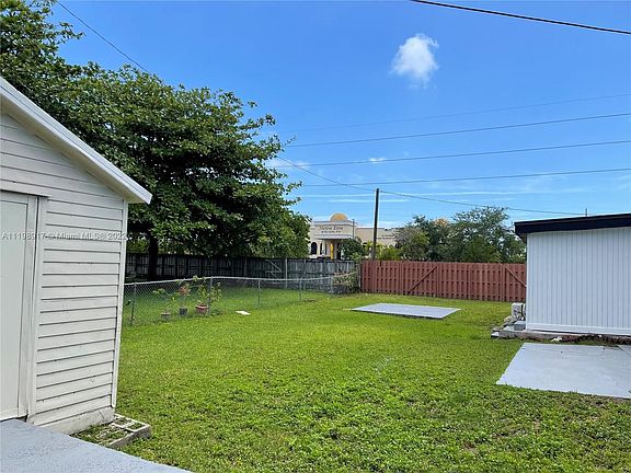 4th image of 2565 NE 207th St