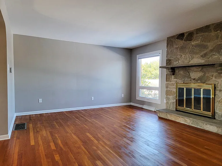 1523 Hollywood Ave — Photo 7