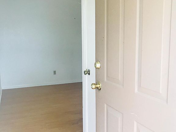 2nd image of 1605 W Elm St