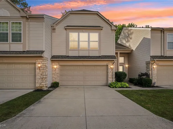 271 Preston Ln, Broadview Heights, OH 44147