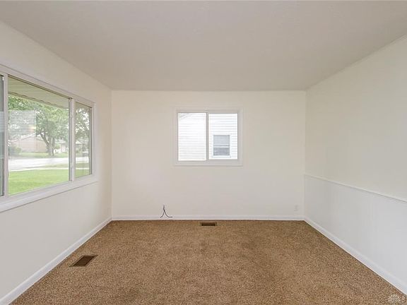 4th image of 124 W Harmon Dr