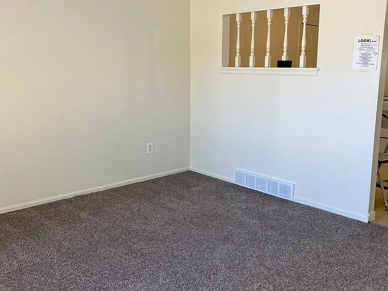 1093 Memphis St — Photo 2