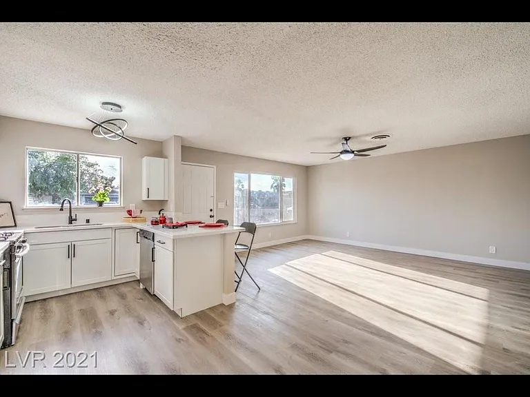 3124 Van Der Meer St — Photo 5