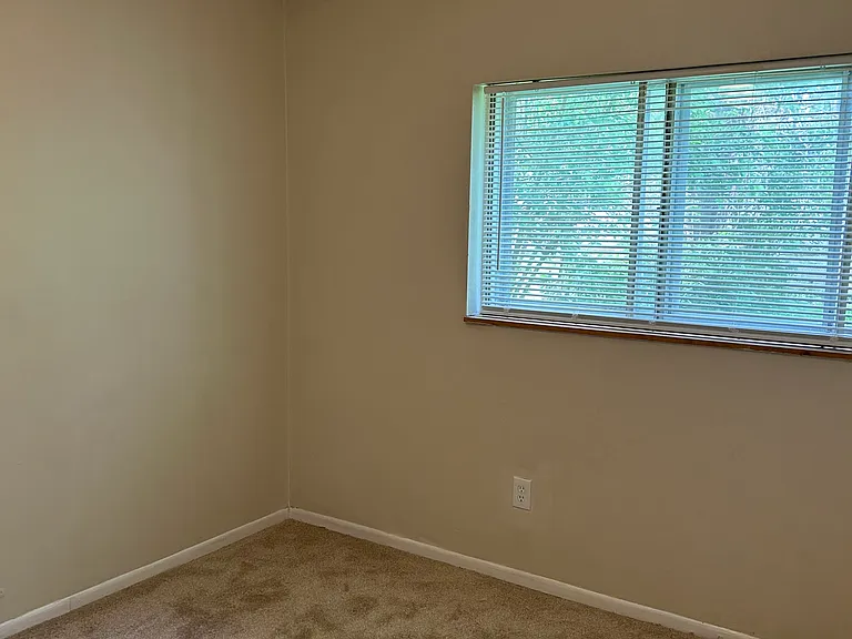 25640 Yale St — Photo 5