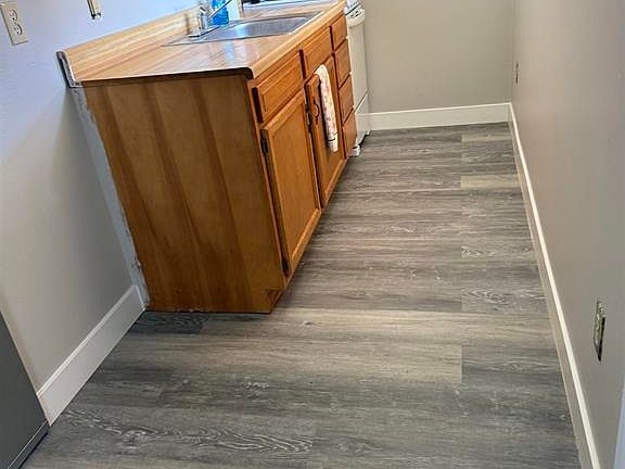 4th image of 401 N Silver Street