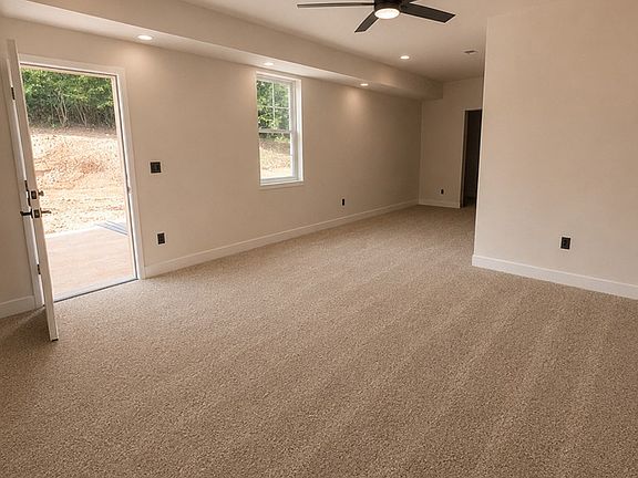 3rd image of 330 W Lakeview Dr NE