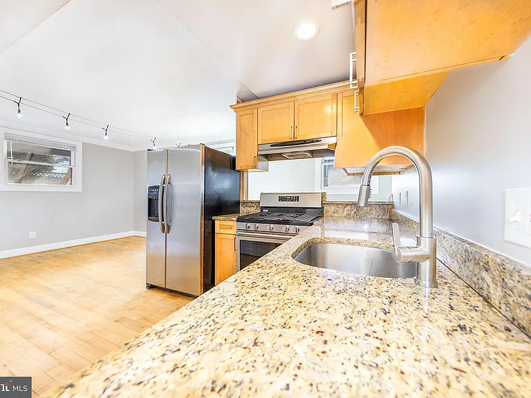 300 Oklahoma Ave NE #101 — Photo 2