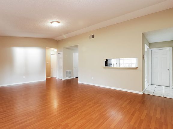 3rd image of 15914 Eagle River Way