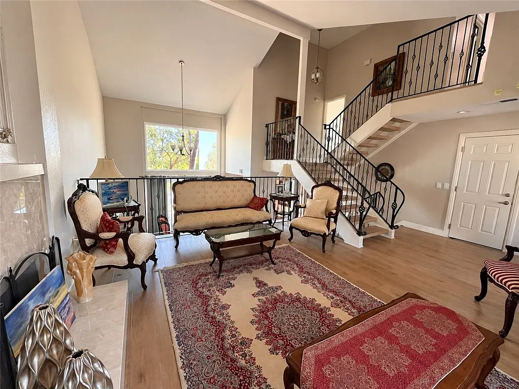 4 bed, 2.5 bath, 2166 sqft, $5,000 — Photo 4