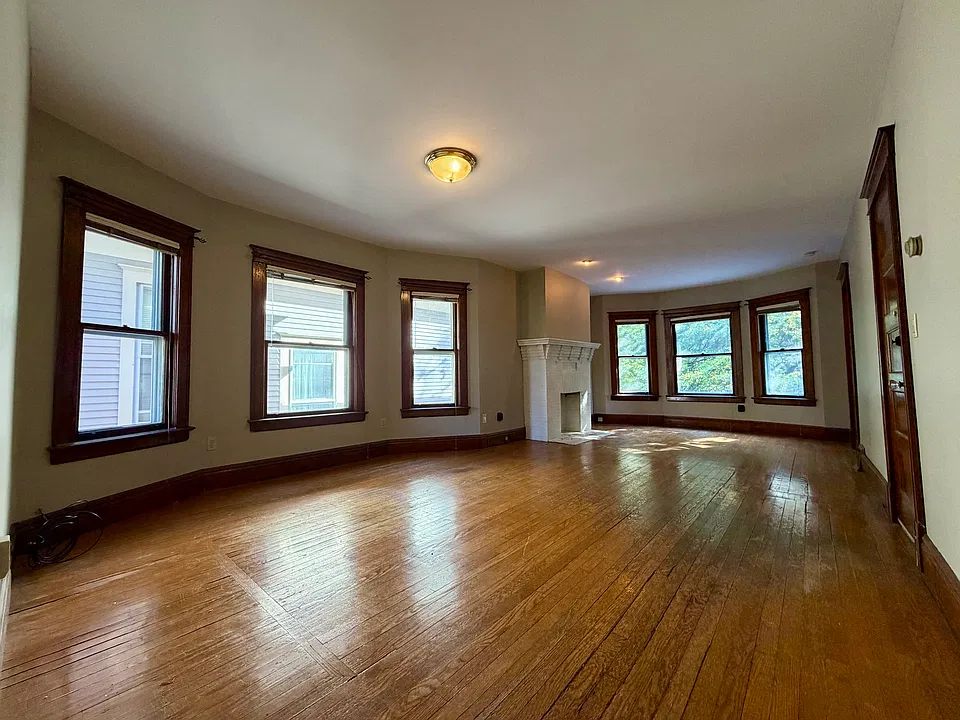 20 Ardmore Pl #2