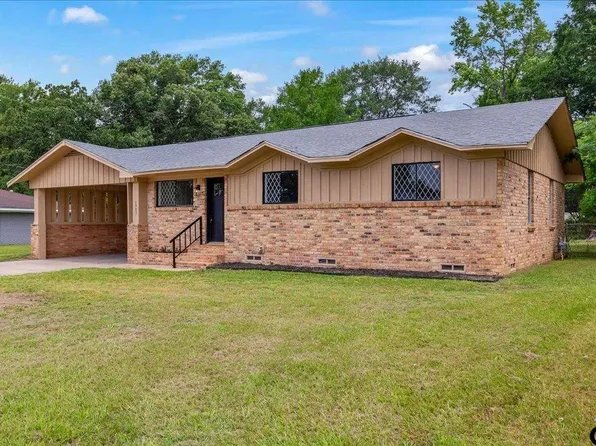 1903 Happy St, Mount Pleasant, TX 75455