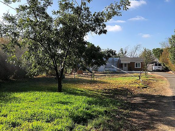 1st entrance thru 63rd St