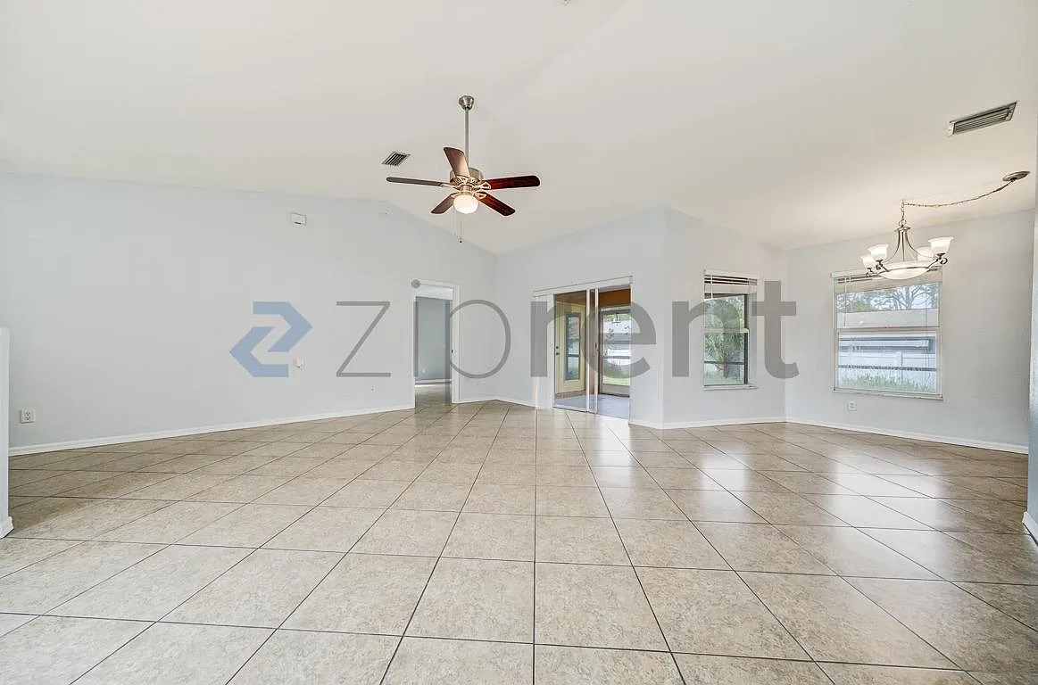 3 bed, 1605 sqft, $2,350 — Photo 4