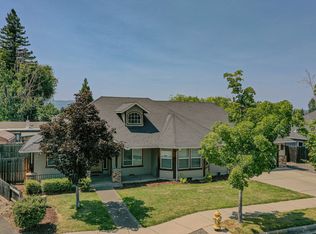 1494 SW David Dr, Grants Pass, OR 97527