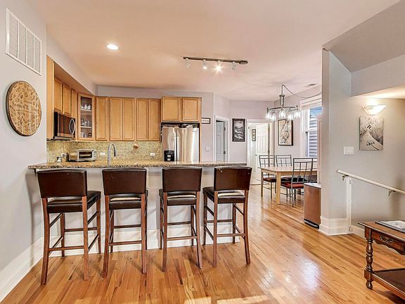 5th image of 1437 W Belmont Ave APT 4