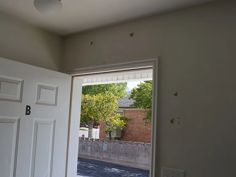 341 N 500 W — Photo 2