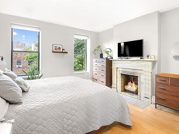 4th image of 284 Warren St APT 4