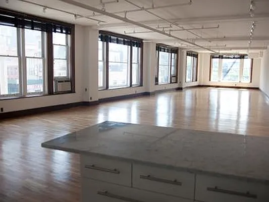 Rented by Warburg | media 9