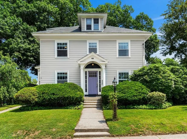 62 Parkview Ave, Lowell, MA 01852