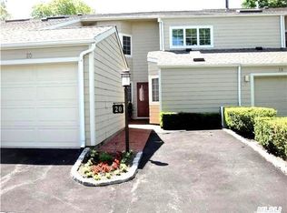 20 Doral Ln, Bay Shore, NY 11706