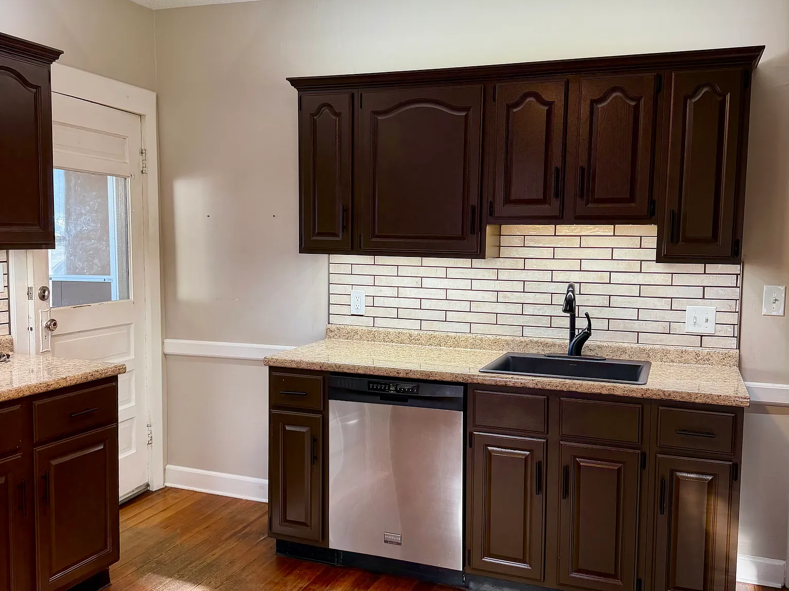 2 bed, 1080 sqft, $1,750 — Photo 2