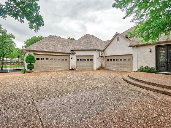 3rd image of 1928 Stonecastle Dr
