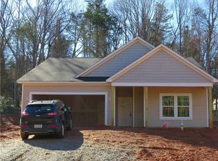 124 Meadow Ln, Thomasville, NC 27360