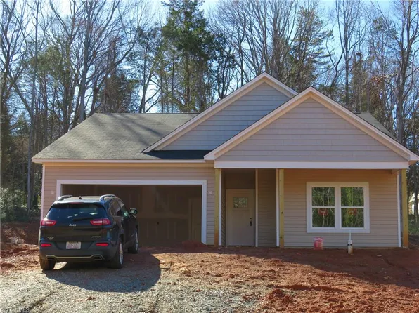 124 Meadow Ln, Thomasville, NC 27360