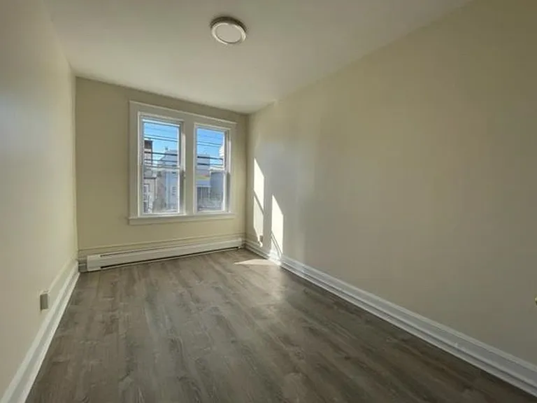 310 Danforth Ave #1F — Photo 7