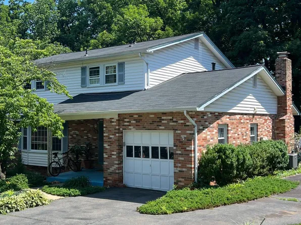 2715 Welcome Dr, Falls Church, VA 22046